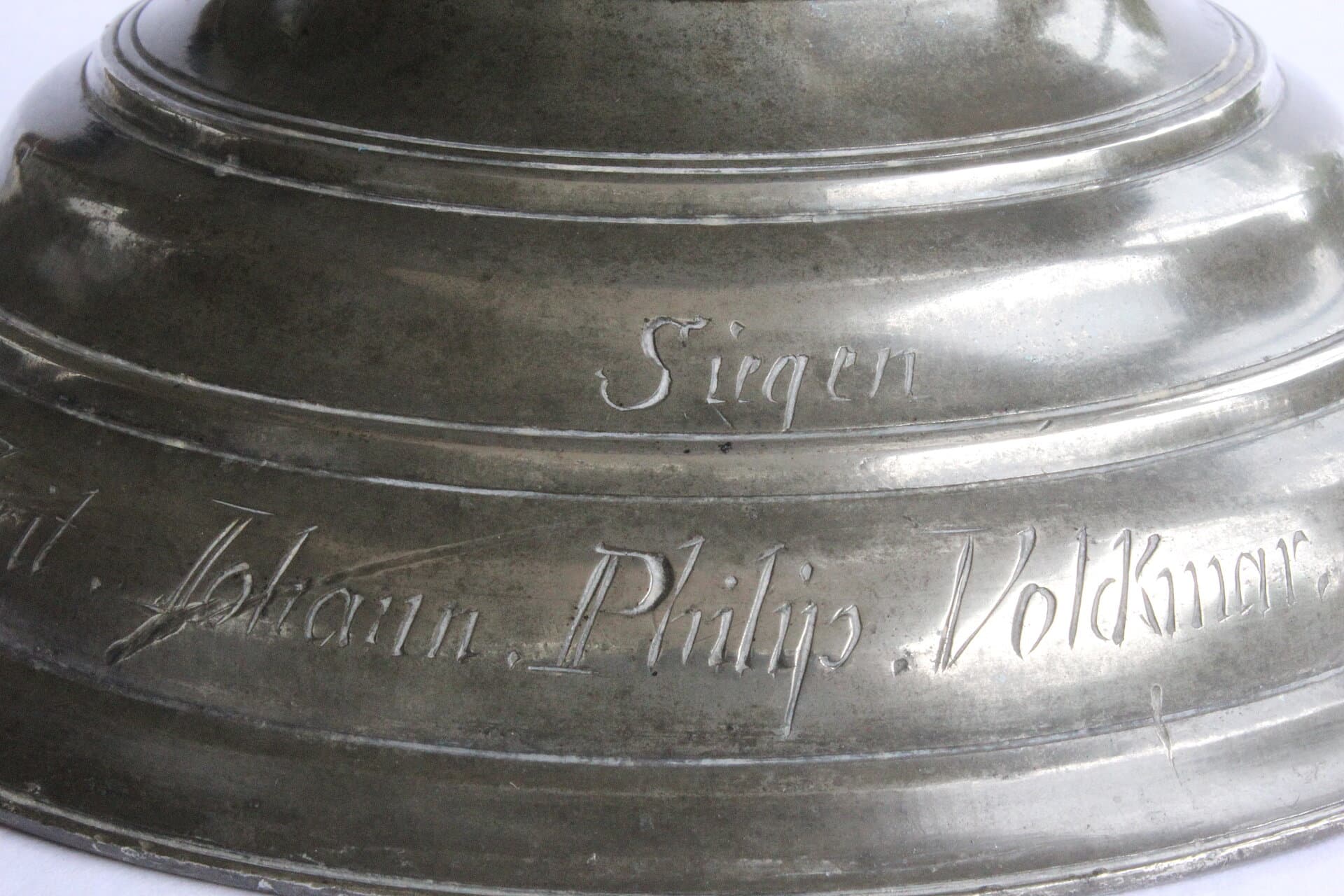 Object: Zinn 118/119, Johann Philipp Volckmar, Zwei Abendmahlskannen
