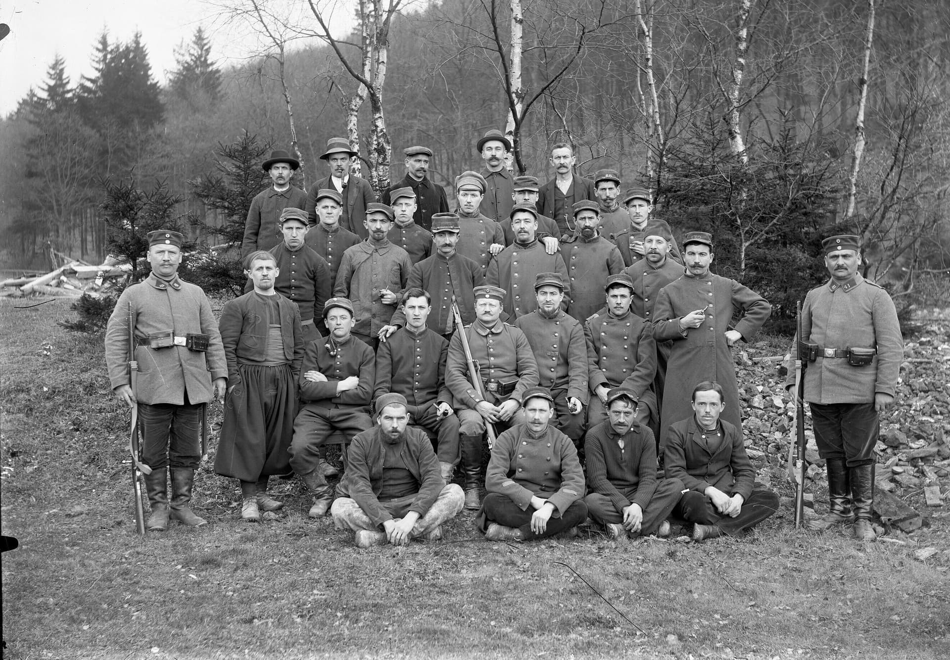 Friedrich Wilhelm Bäcker (1858-1940):
Kriegsgefangene und Grubenarbeiter,
Siegerland, Anfang des 20. Jh.
© Siegerlandmuseum Friedrich Wilhelm Bäcker (1858-1940):
Kriegsgefangene und Grubenarbeiter,
Siegerland, Anfang des 20. Jh.
© Siegerlandmuseum